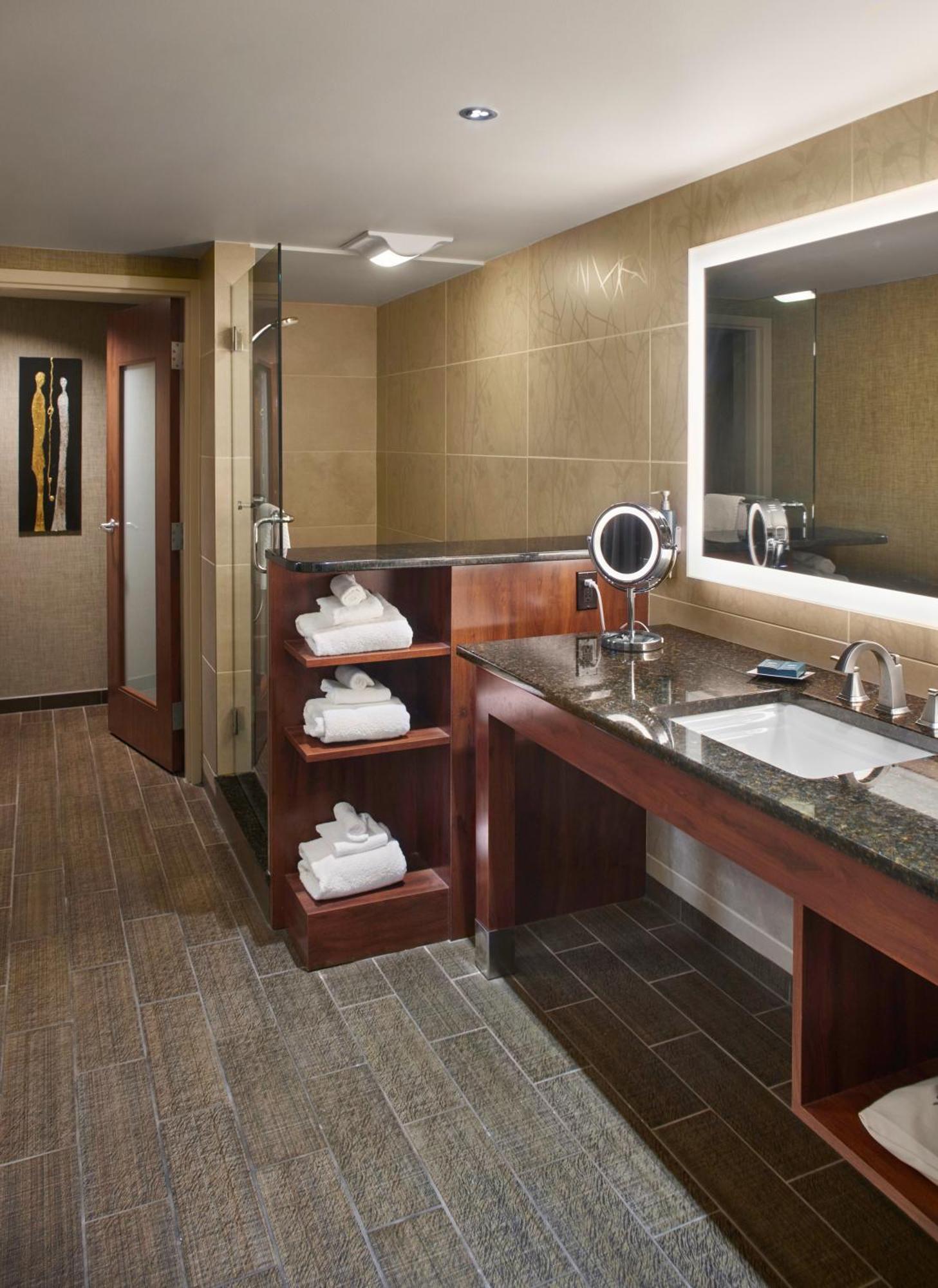 Doubletree By Hilton Akron Fairlawn Exterior photo
