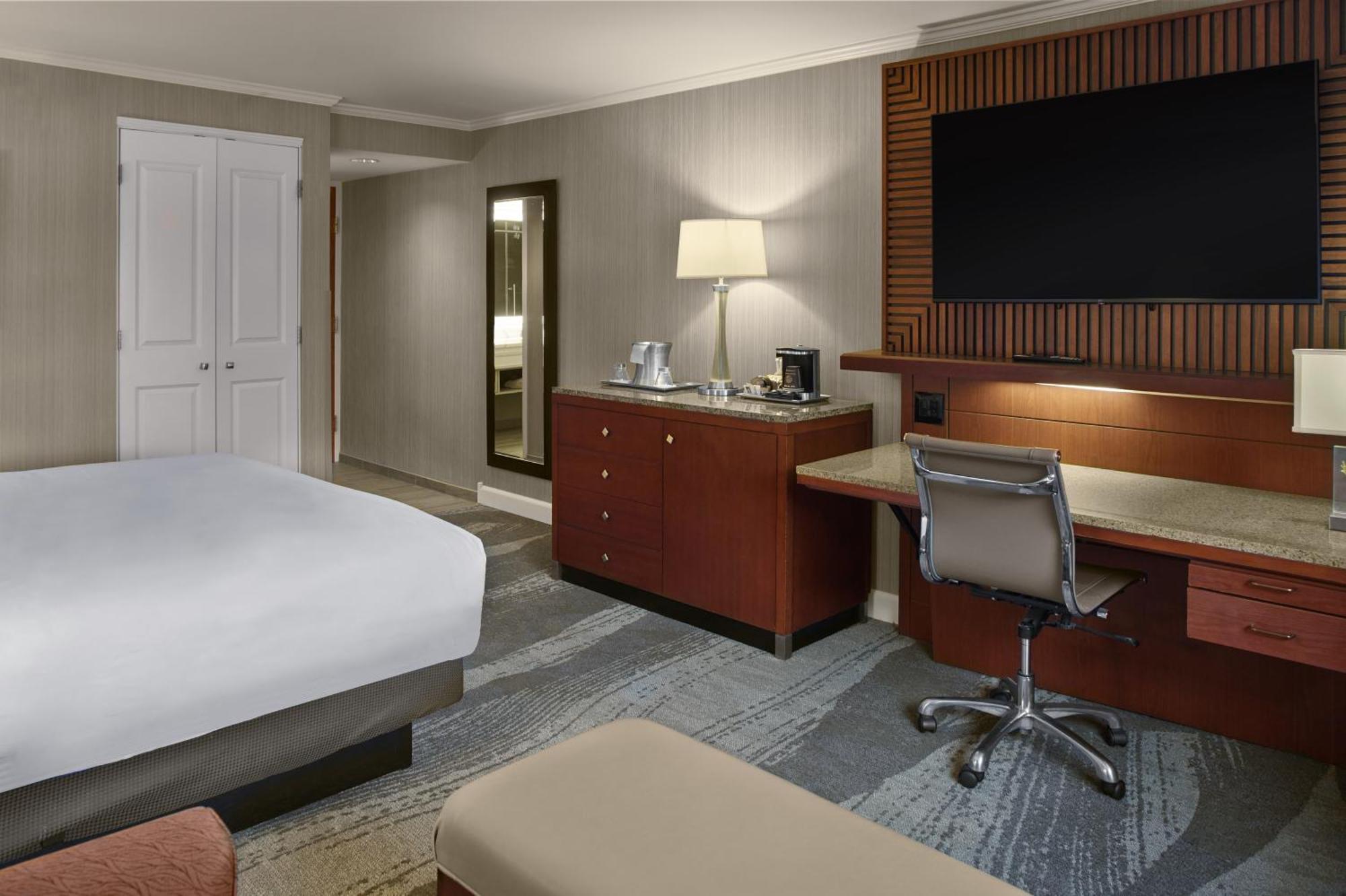 Doubletree By Hilton Akron Fairlawn Exterior photo