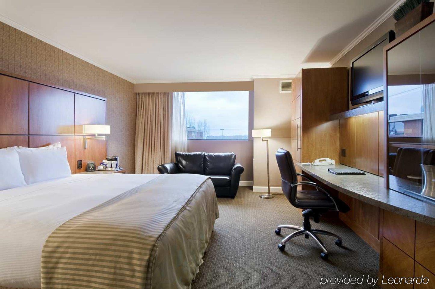 Doubletree By Hilton Akron Fairlawn Room photo