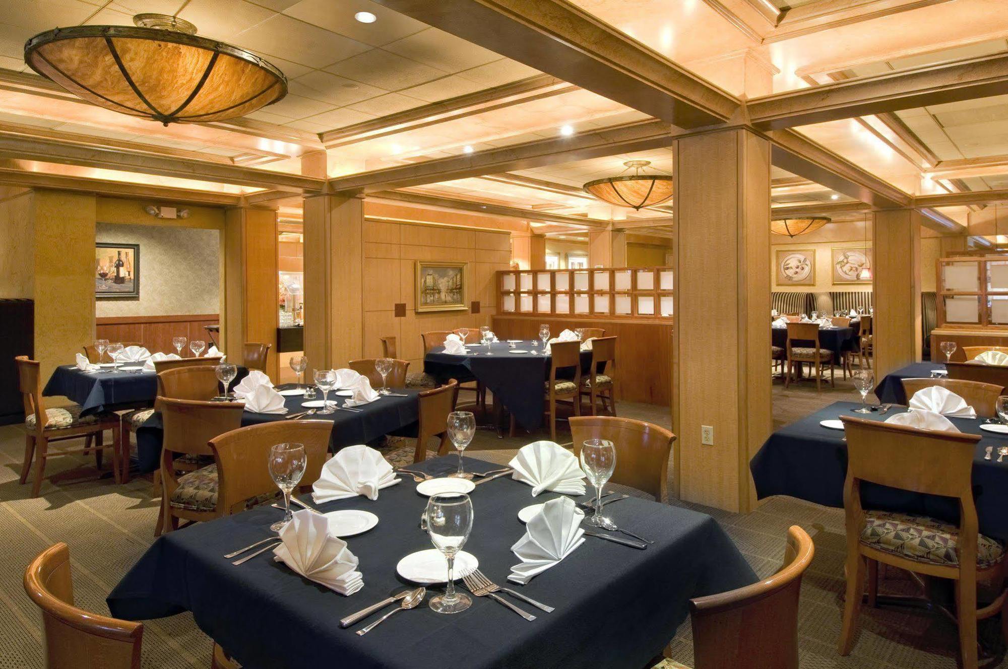 Doubletree By Hilton Akron Fairlawn Restaurant photo